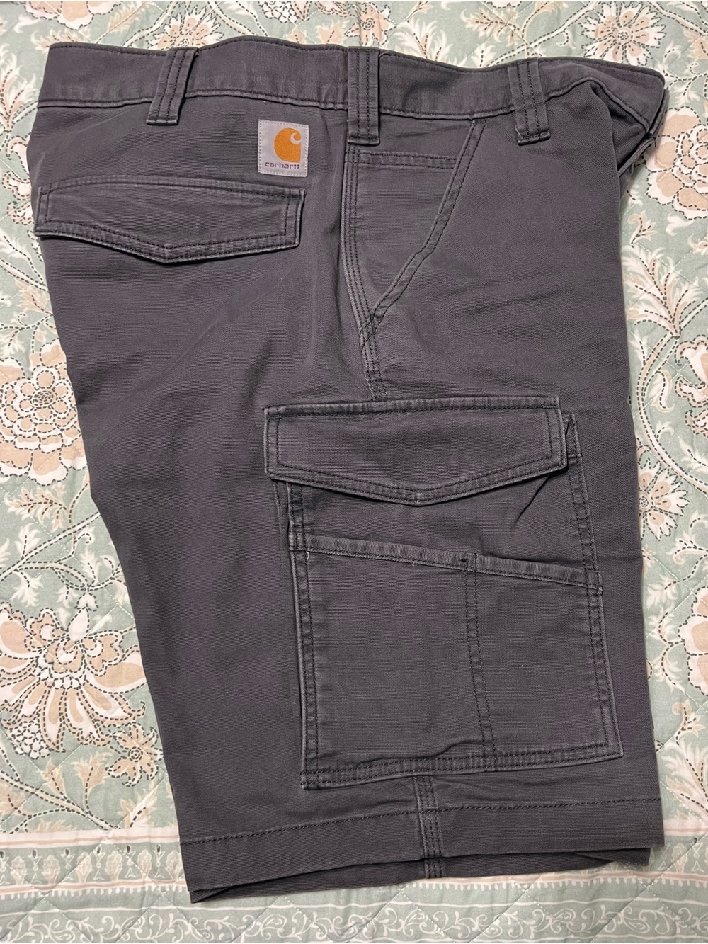 Carhartt Dark Gray Relaxed Fit Cargo Utility Shorts (Men’s Size 33)